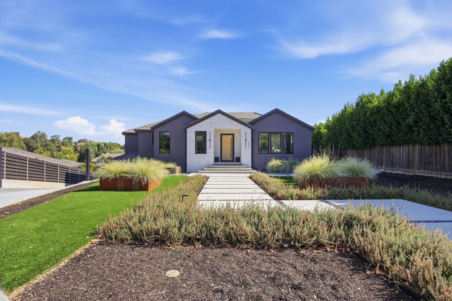 10925 Goldsborough Cir — photo