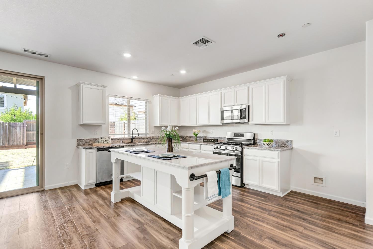 12727 Thorntonhall Dr — photo