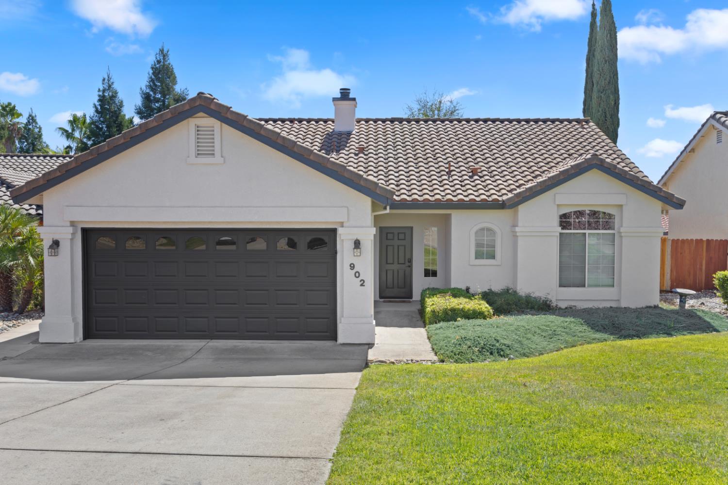 902 Quail Ct — photo