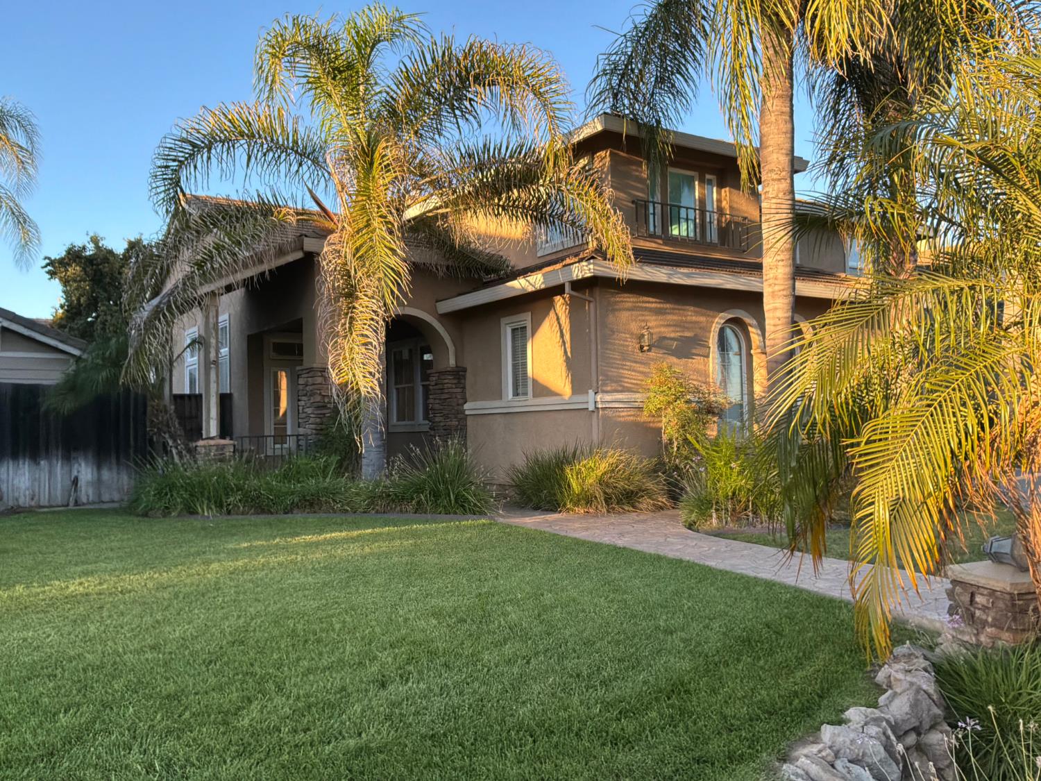 885 Boltzen Ct — photo