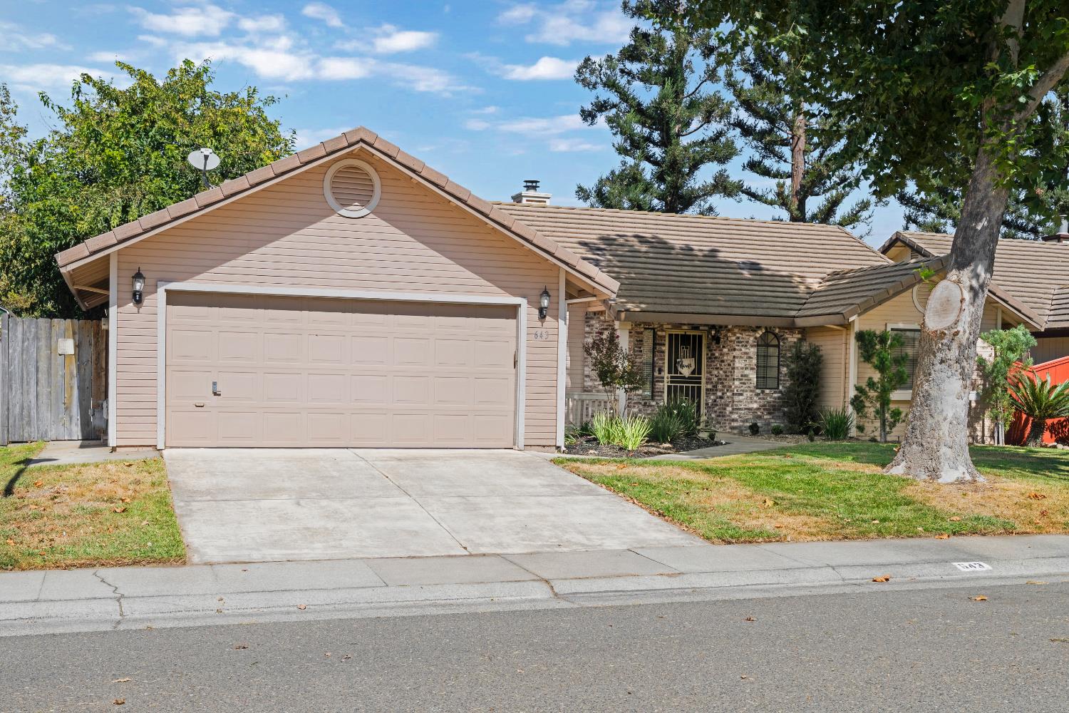 643 Germaine Dr — photo