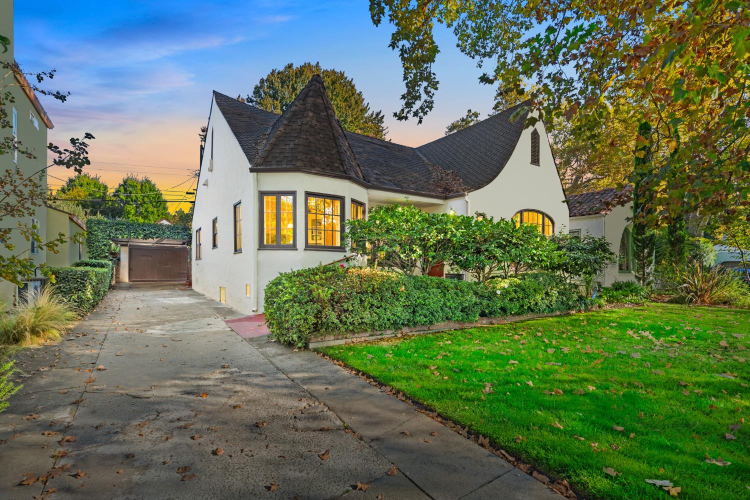 2627 Land Park Dr — photo