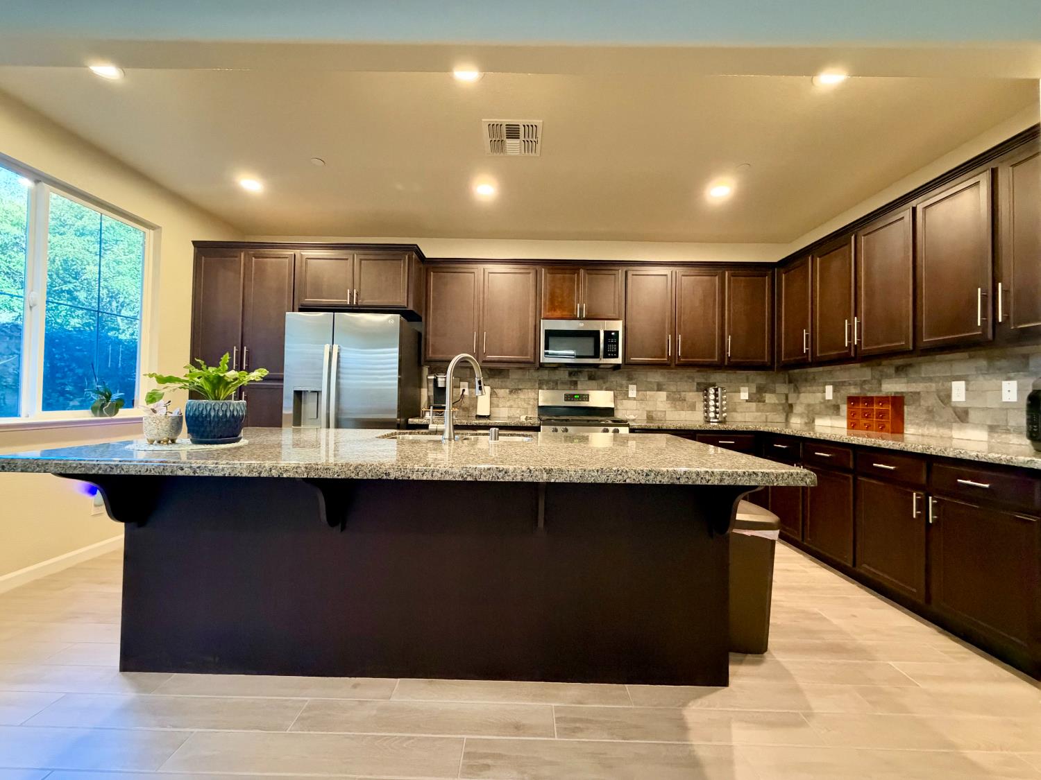 2525 Albatros Dr — photo
