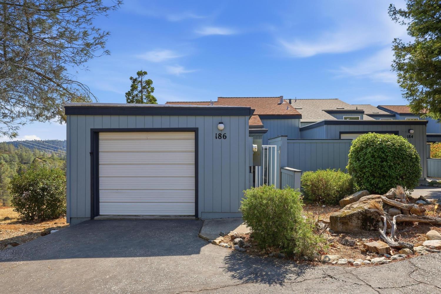 186 Normandy Ct — photo