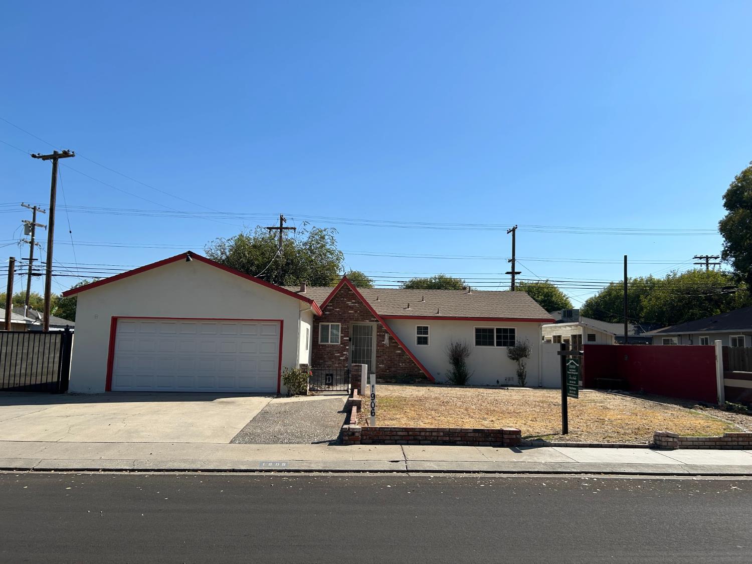 1906 W Saratoga Dr — photo