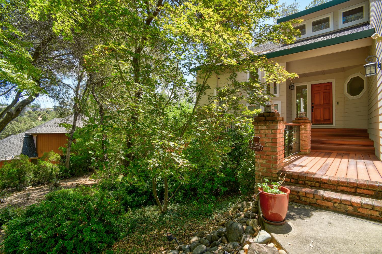 2547 Lakeridge Oaks Dr — photo