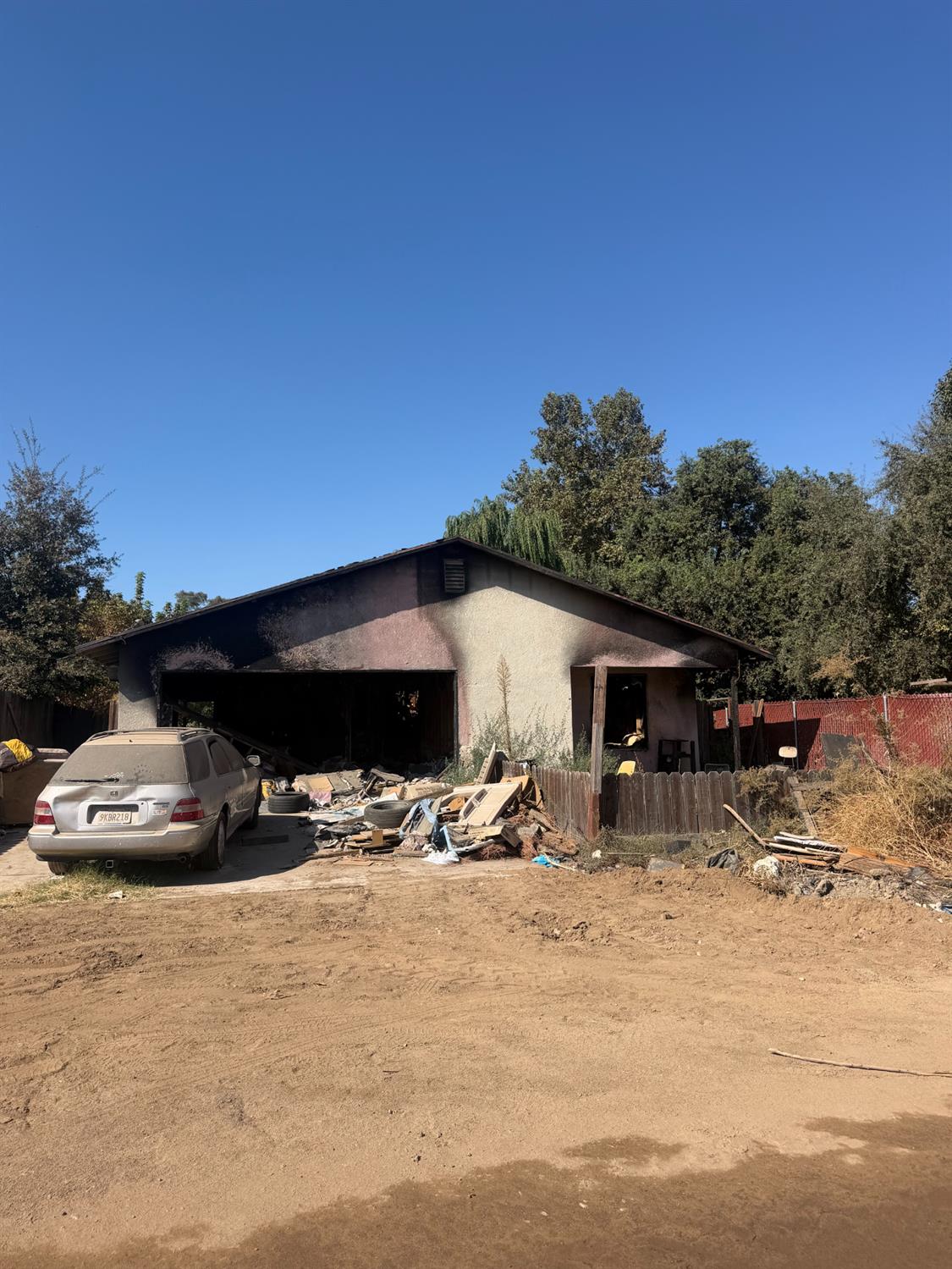 2549 Parkdale Dr — photo