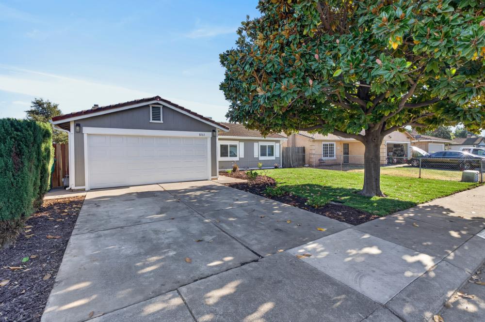8762 Lansdowne Dr — photo