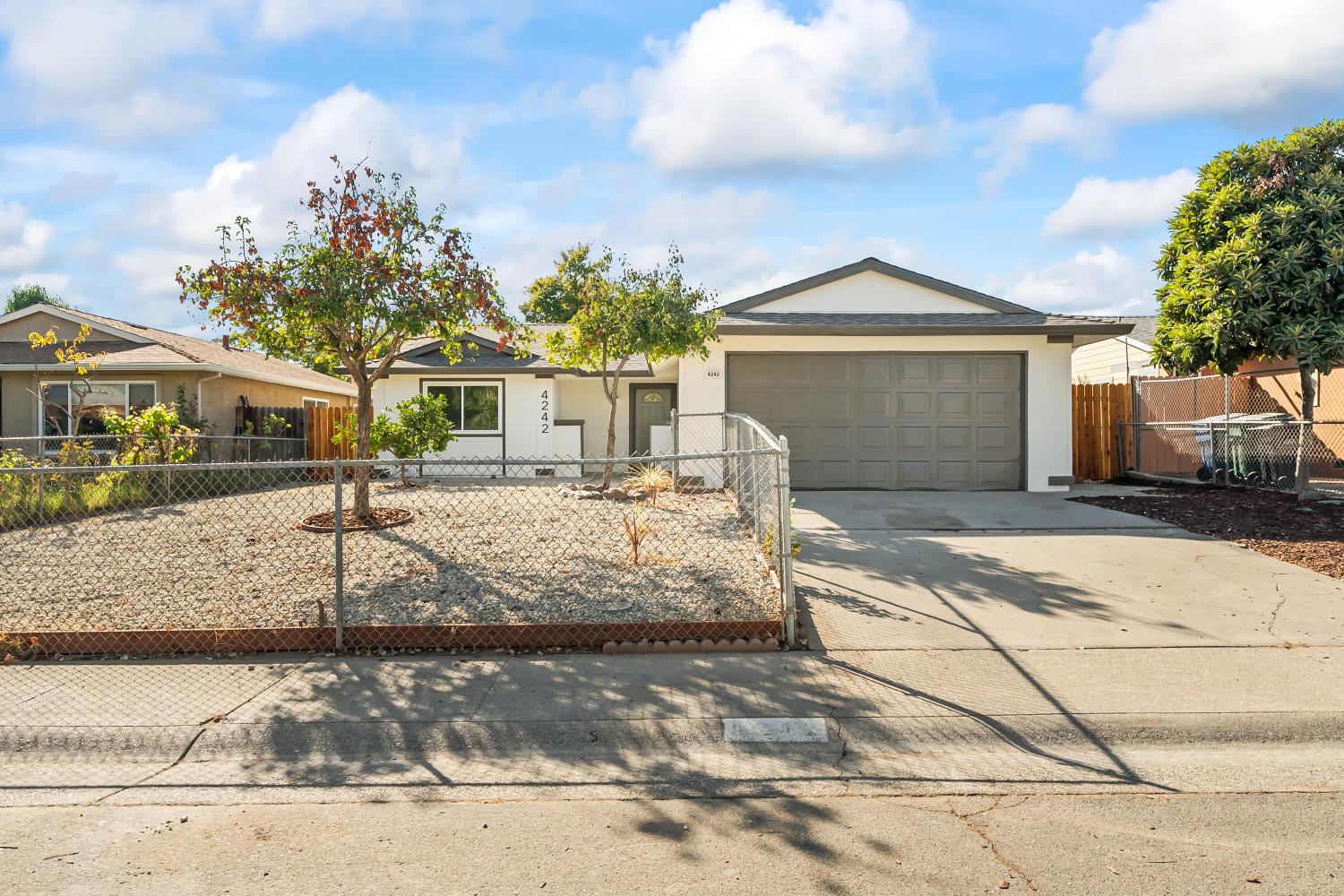 4242 Worthington Dr — photo