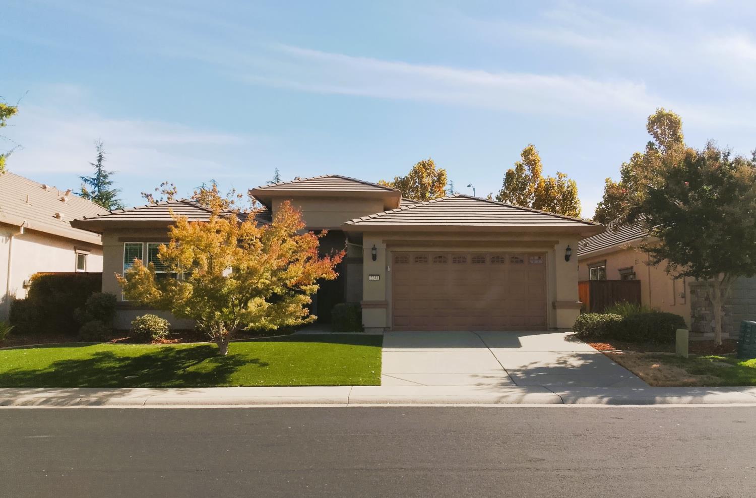 2241 Coryton Ln — photo