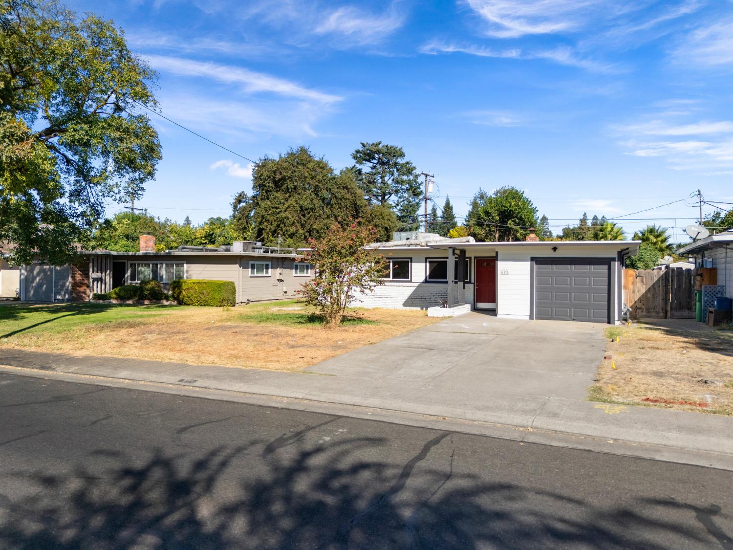 1125 N Douglas Rd — photo