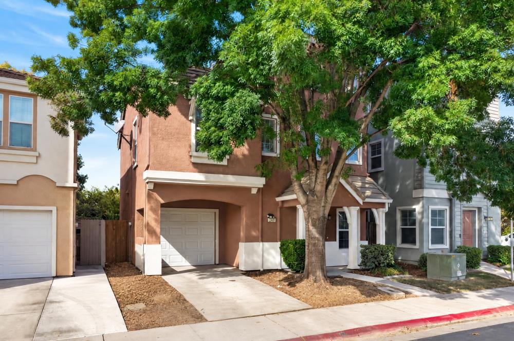240 Ashwick Loop, Sacramento, CA 95823 — photo 2