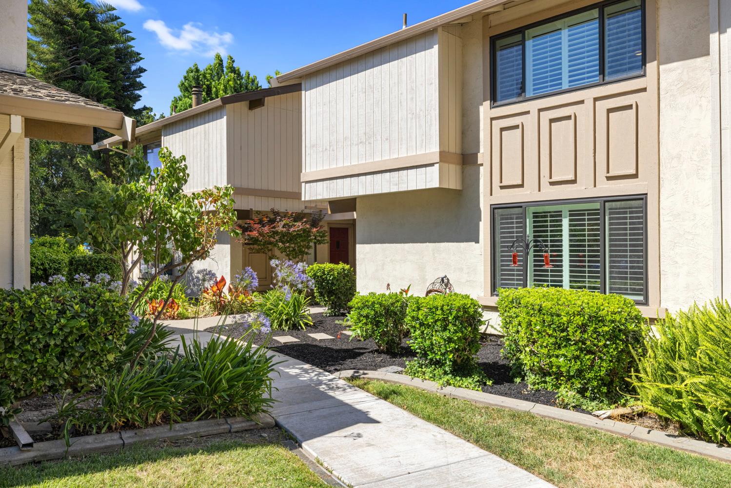 50 W Yorkshire Dr — photo