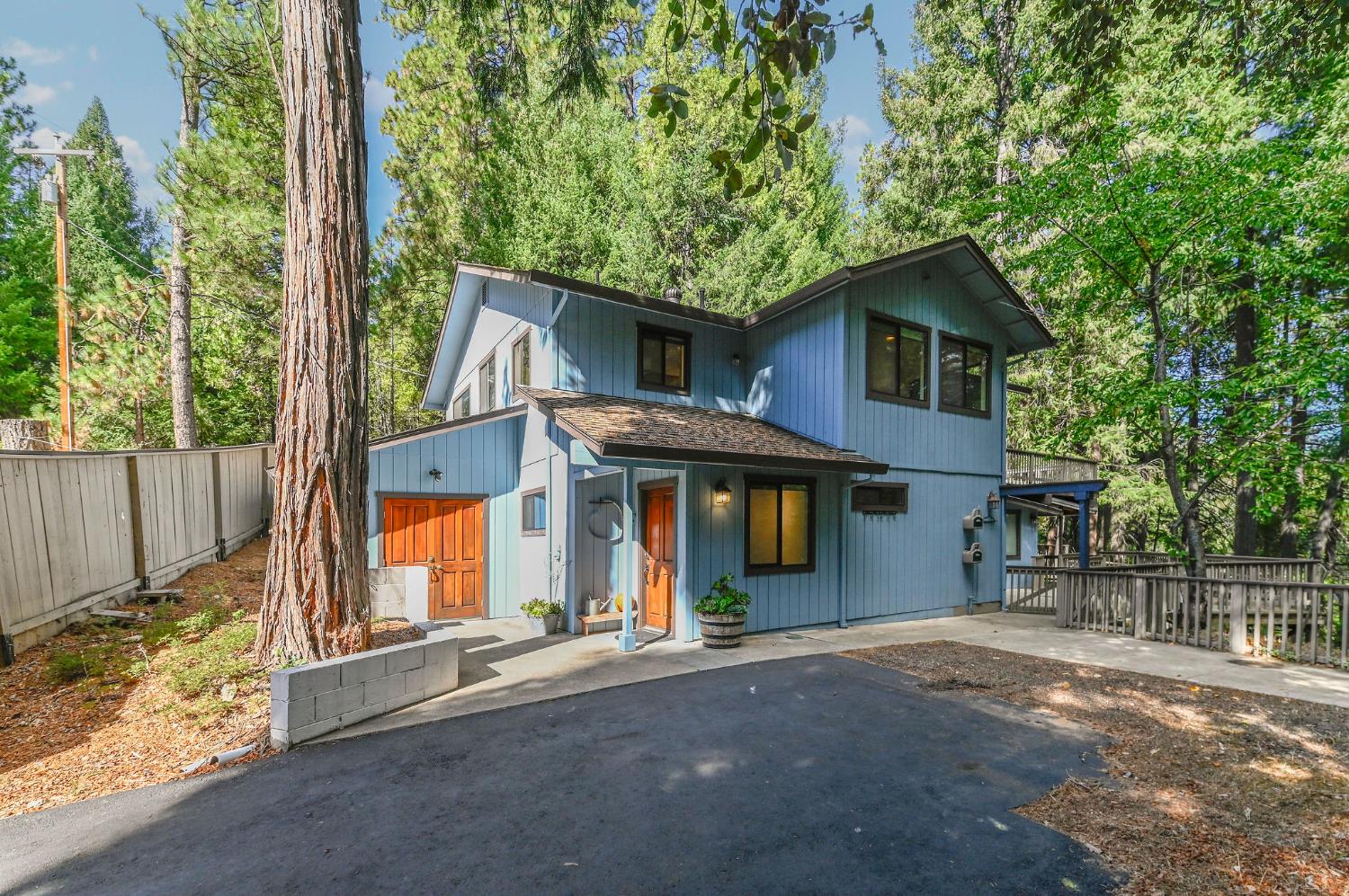 16910 Mckenzie Dr — photo