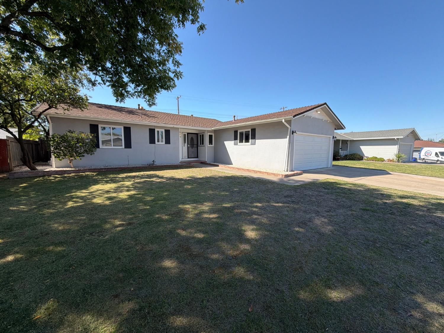 5208 Fernwood Way — photo