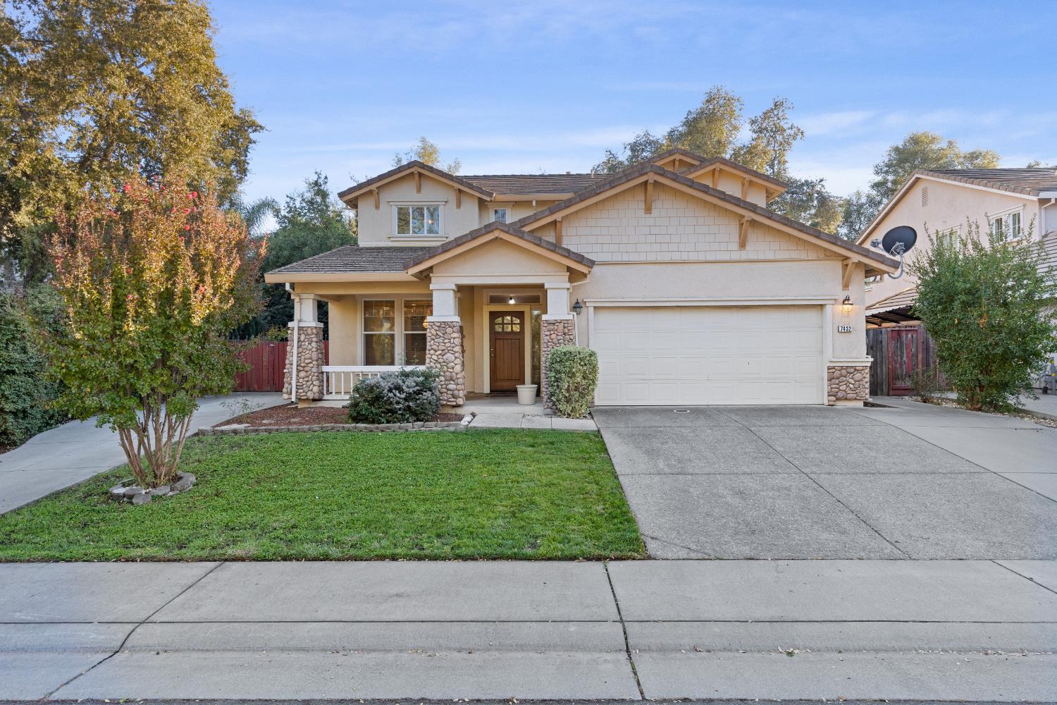 7432 Hespera Way — photo