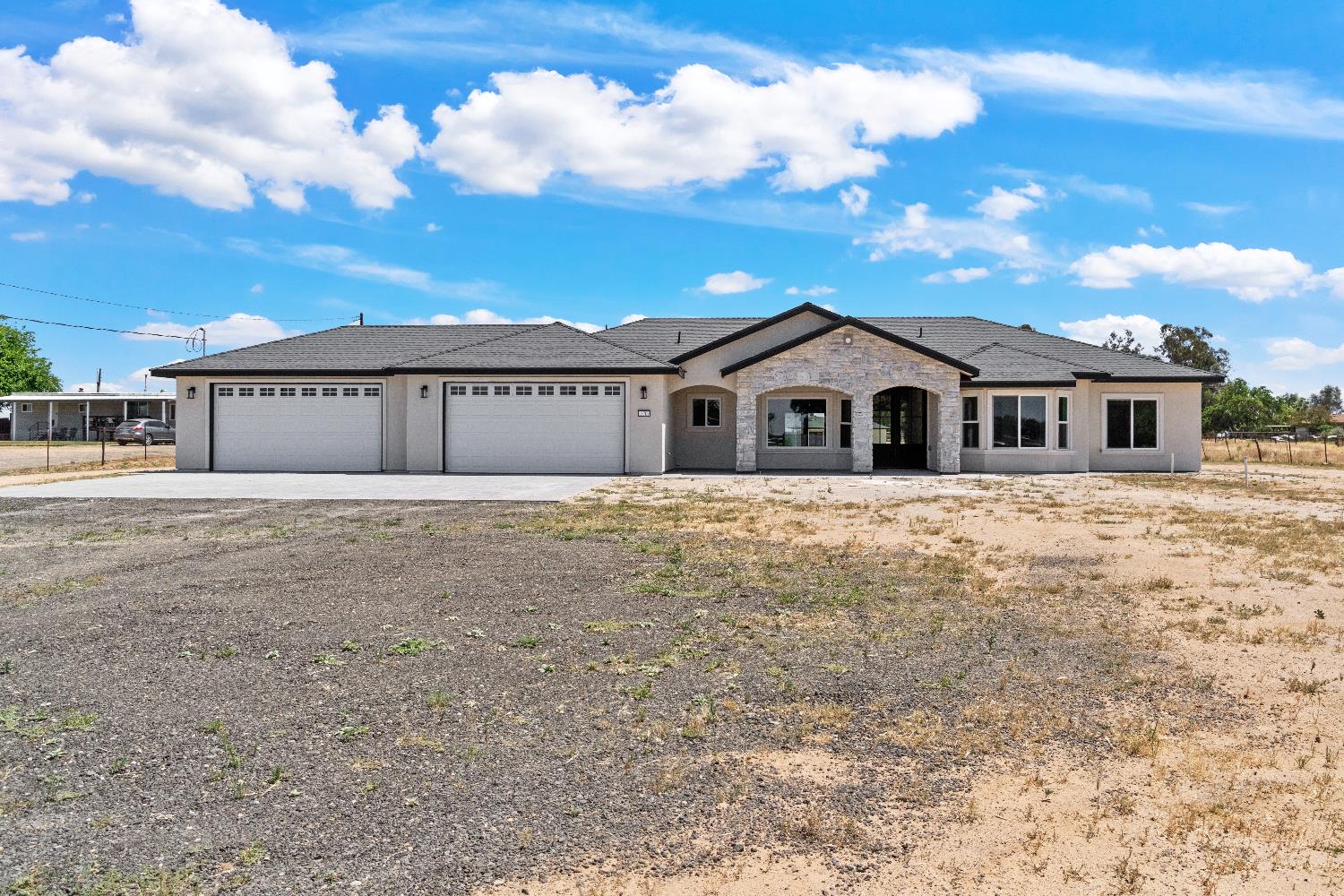 21035 Forest Glen Rd — photo