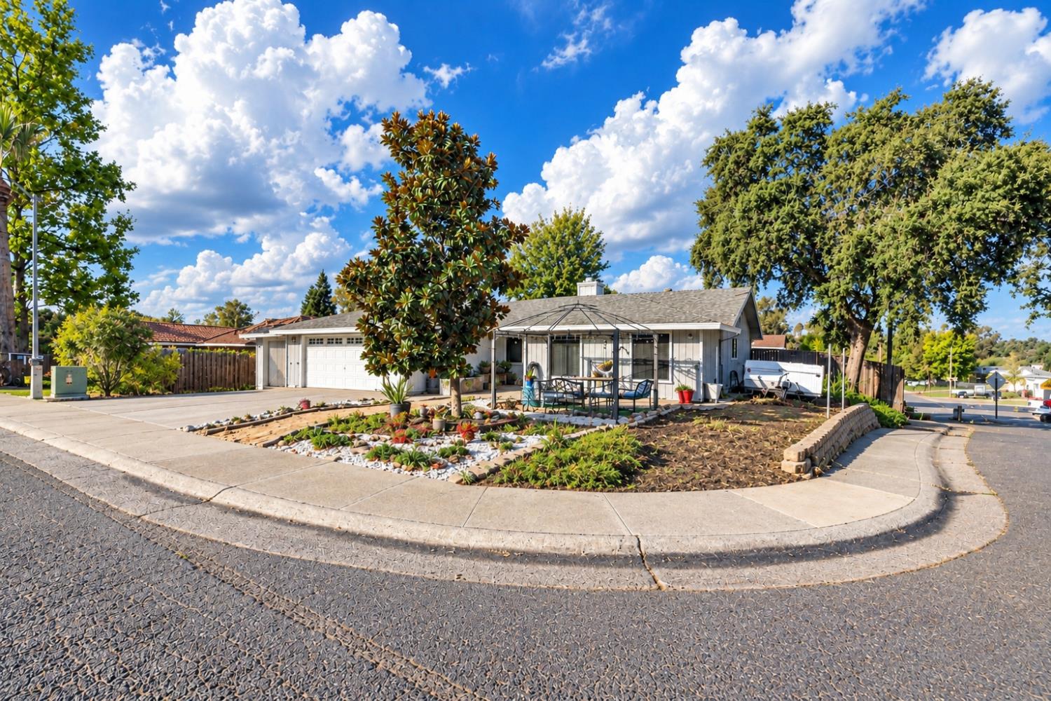 6025 Roloff Way — photo
