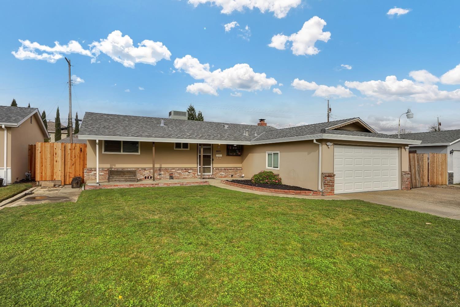 8805 Halverson Dr — photo
