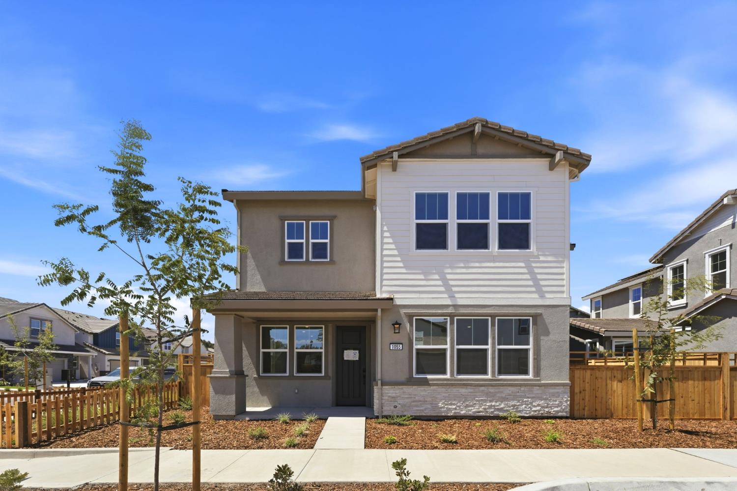 1055 Ginkgo Cir — photo