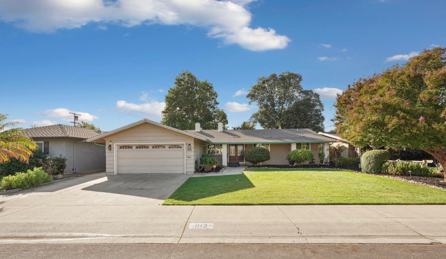 1131 Green Oaks Way — photo