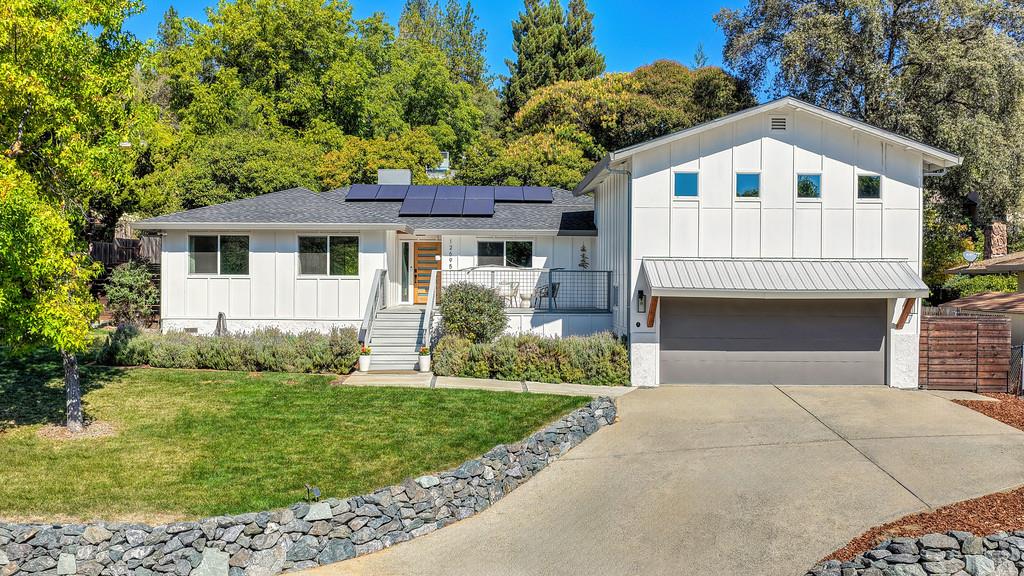 12695 Manor Way — photo