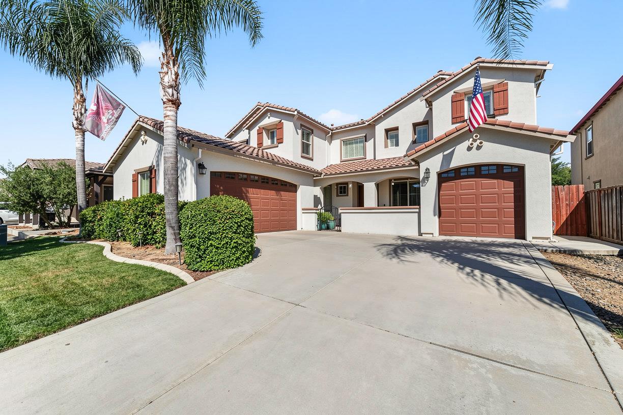561 Fresian Dr — photo
