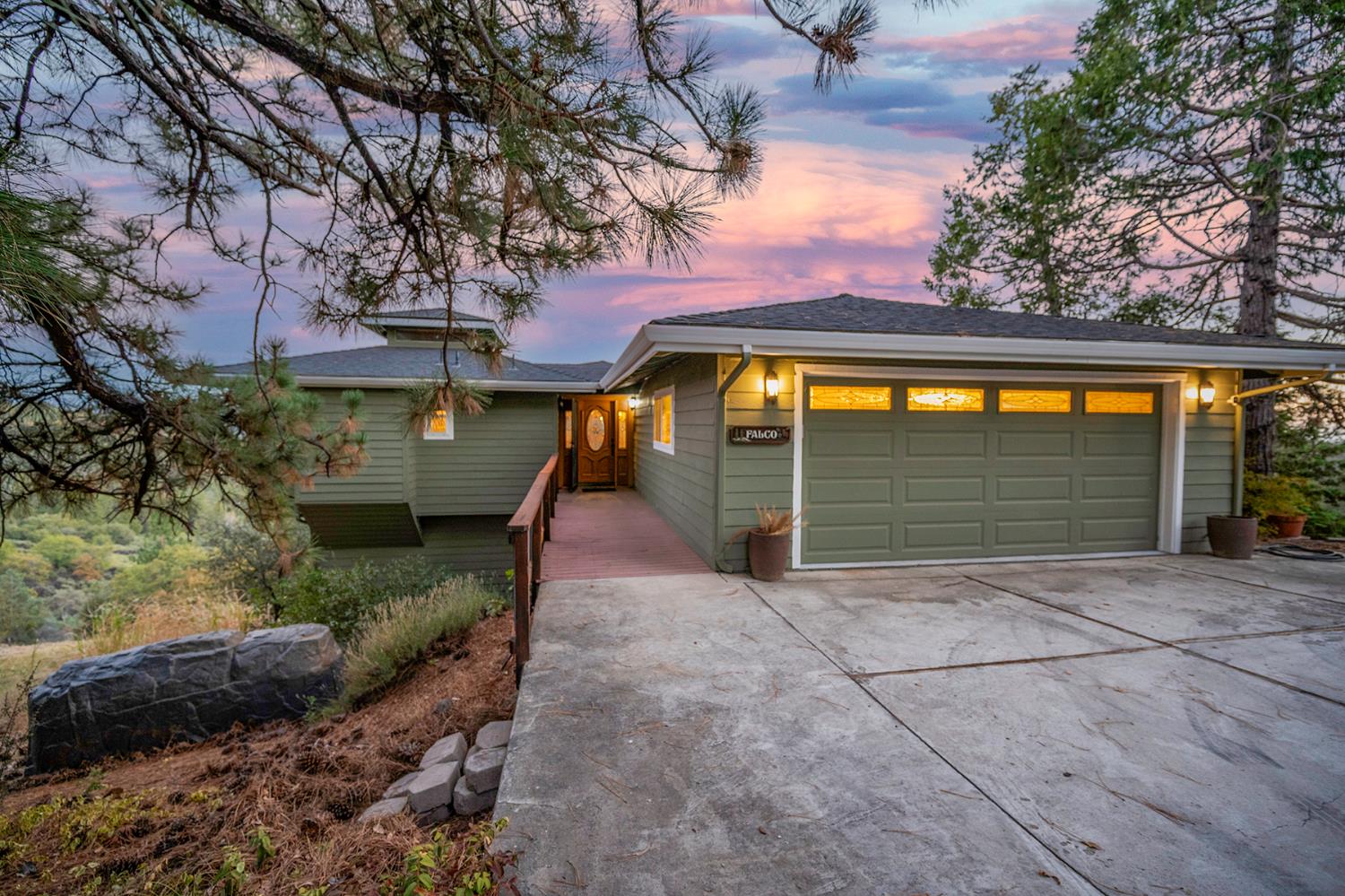 1005 Sandalwood Dr — photo