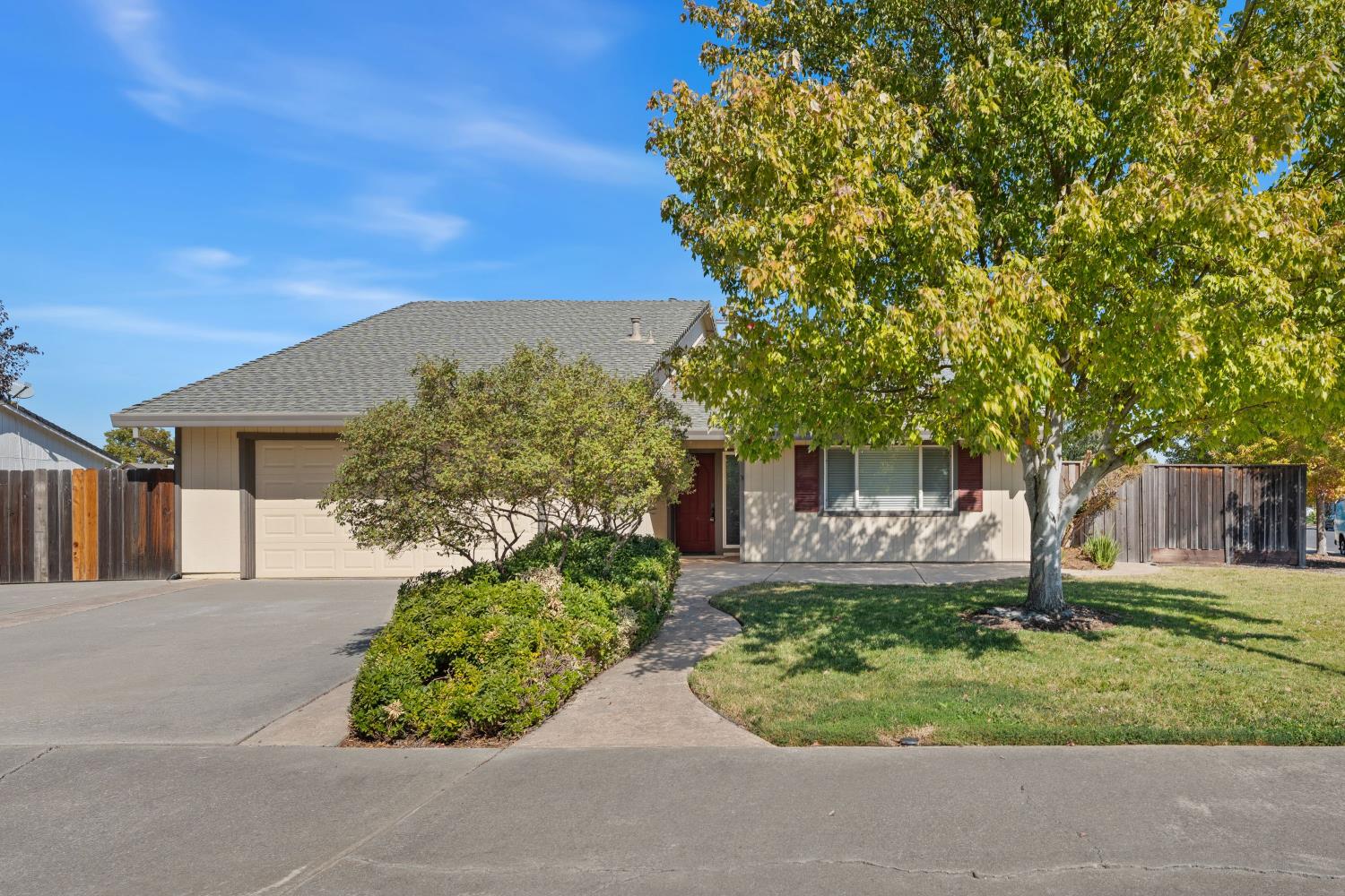 2799 Summerfield Dr — photo