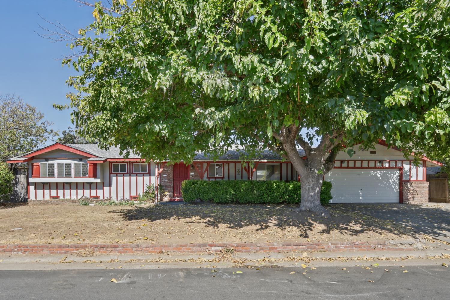 2221 Rainbow Avenue — photo