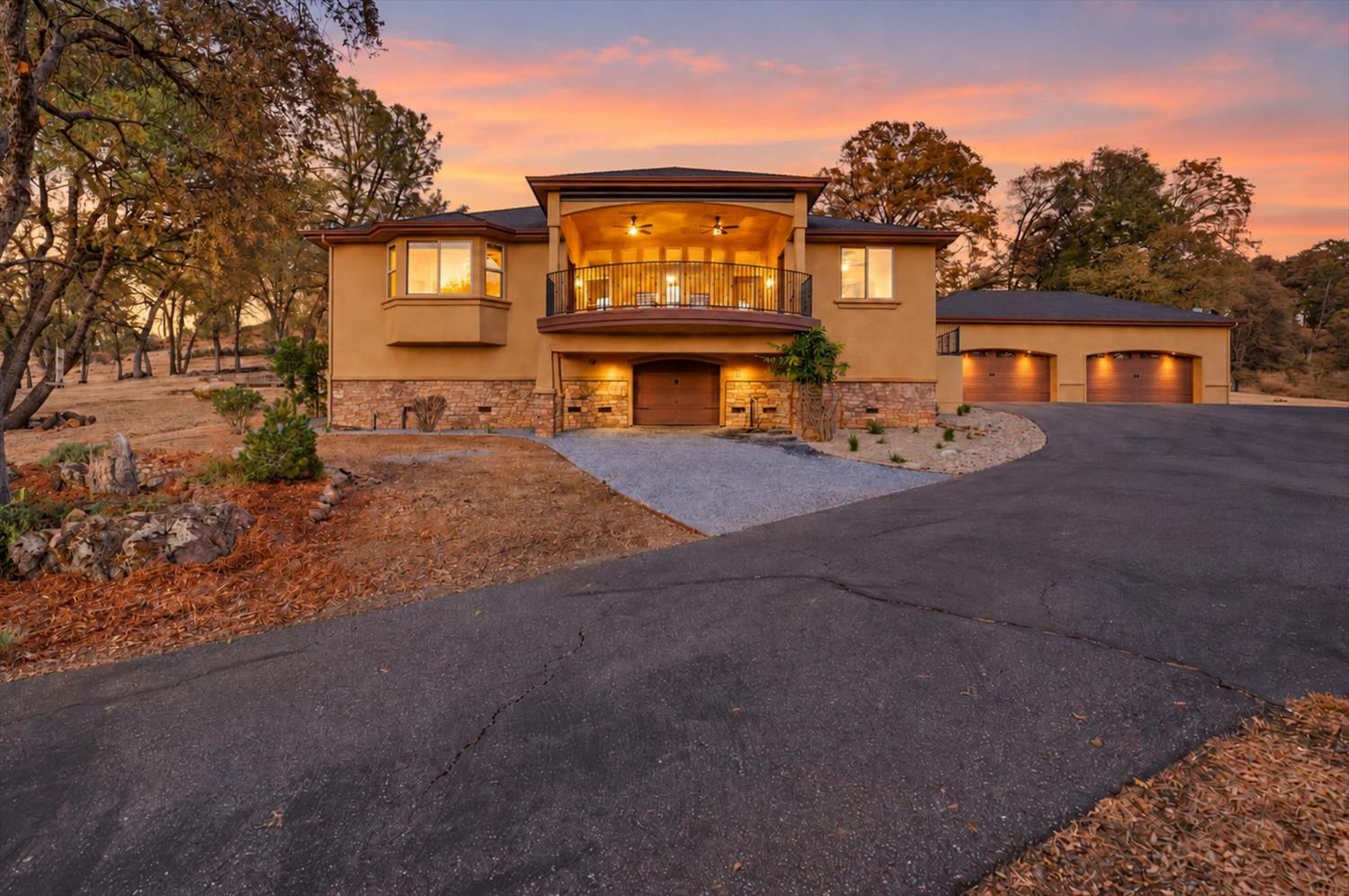 22575 Montclaire Ct — photo