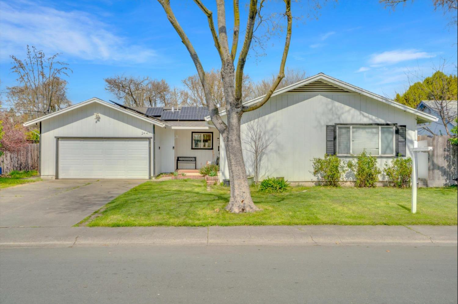 2447 Calhoun Way — photo