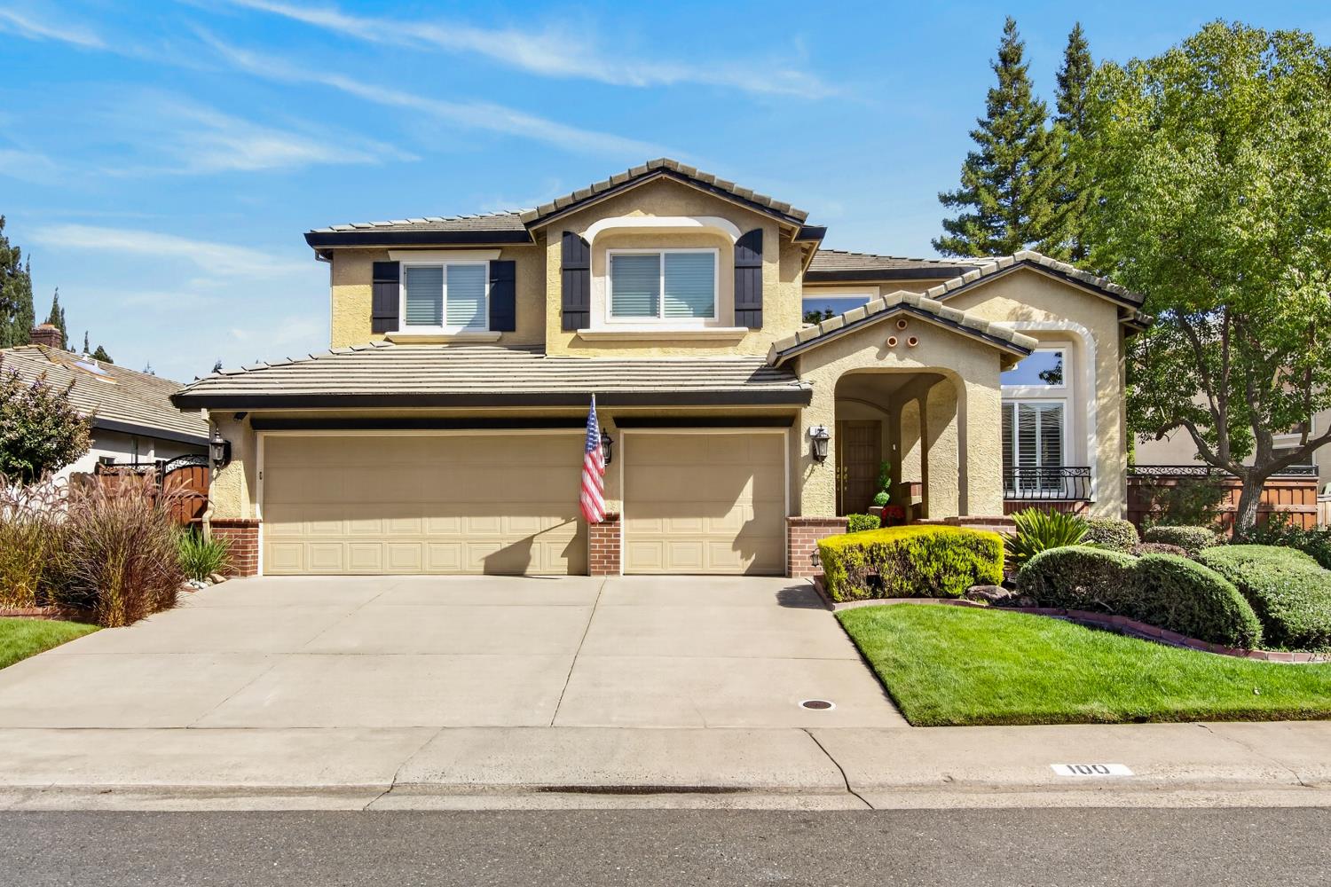 100 Dulverton Cir — photo