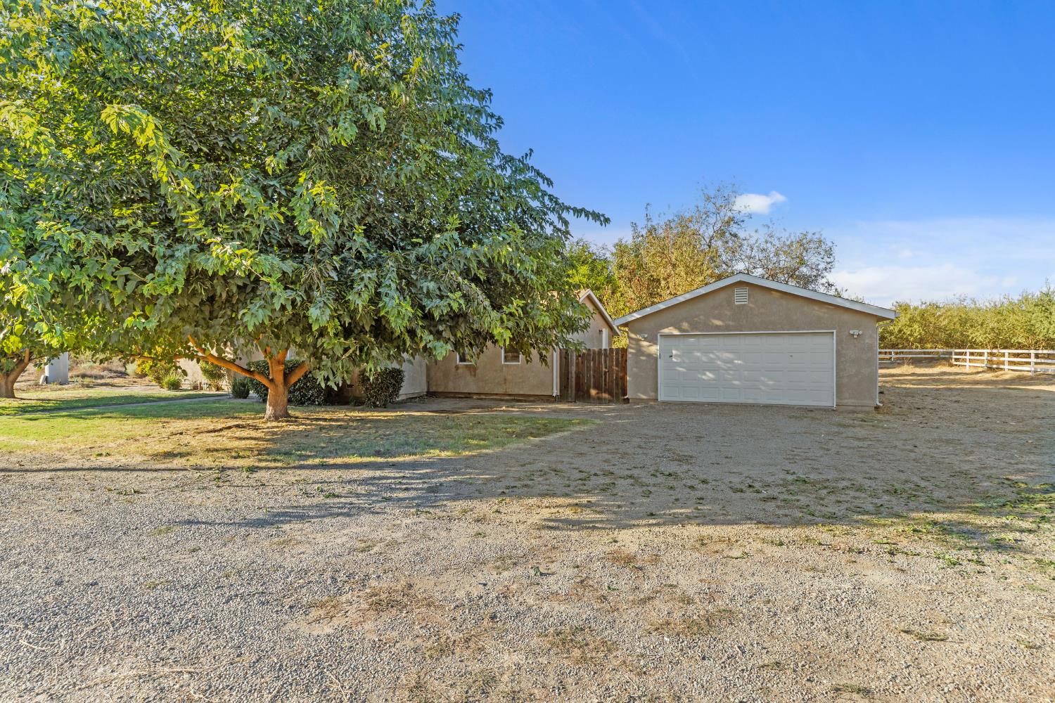 11050 S Airport Way — photo