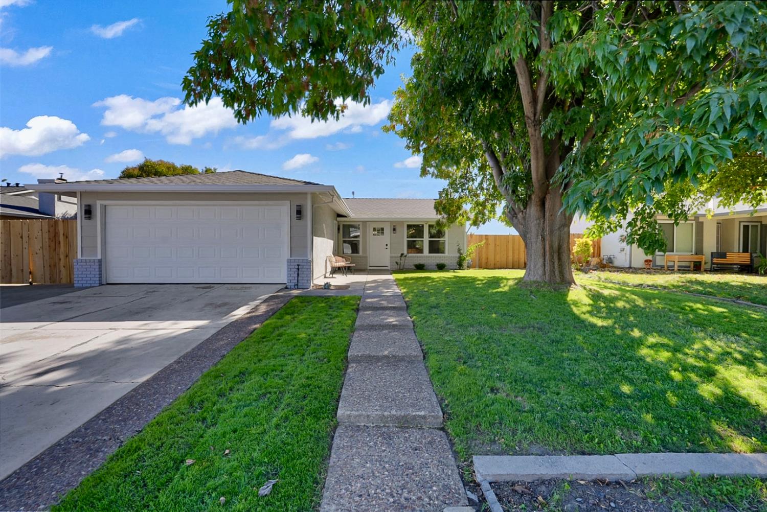 170 Yosemite Dr — photo