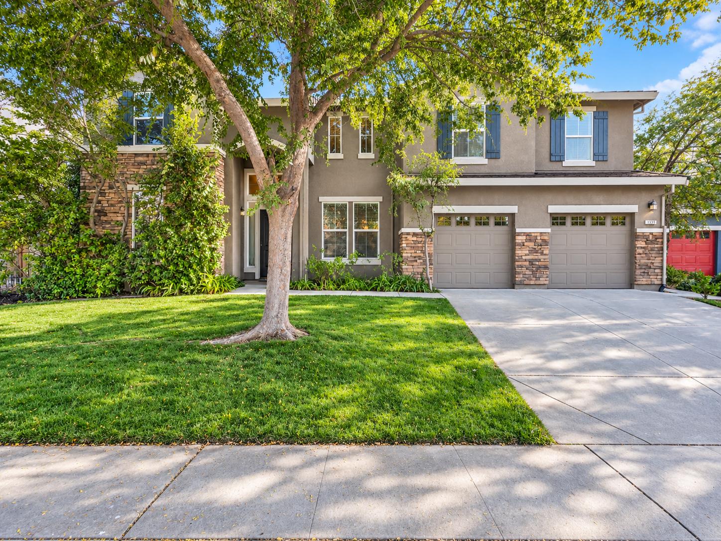 1359 NE Green Ravine Dr — photo