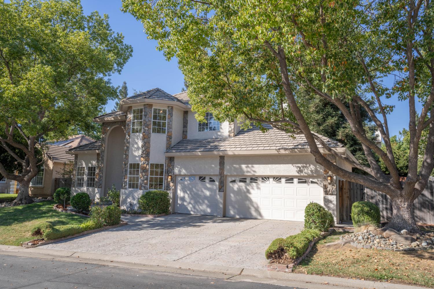 6866 Fallsbrook Ct — photo