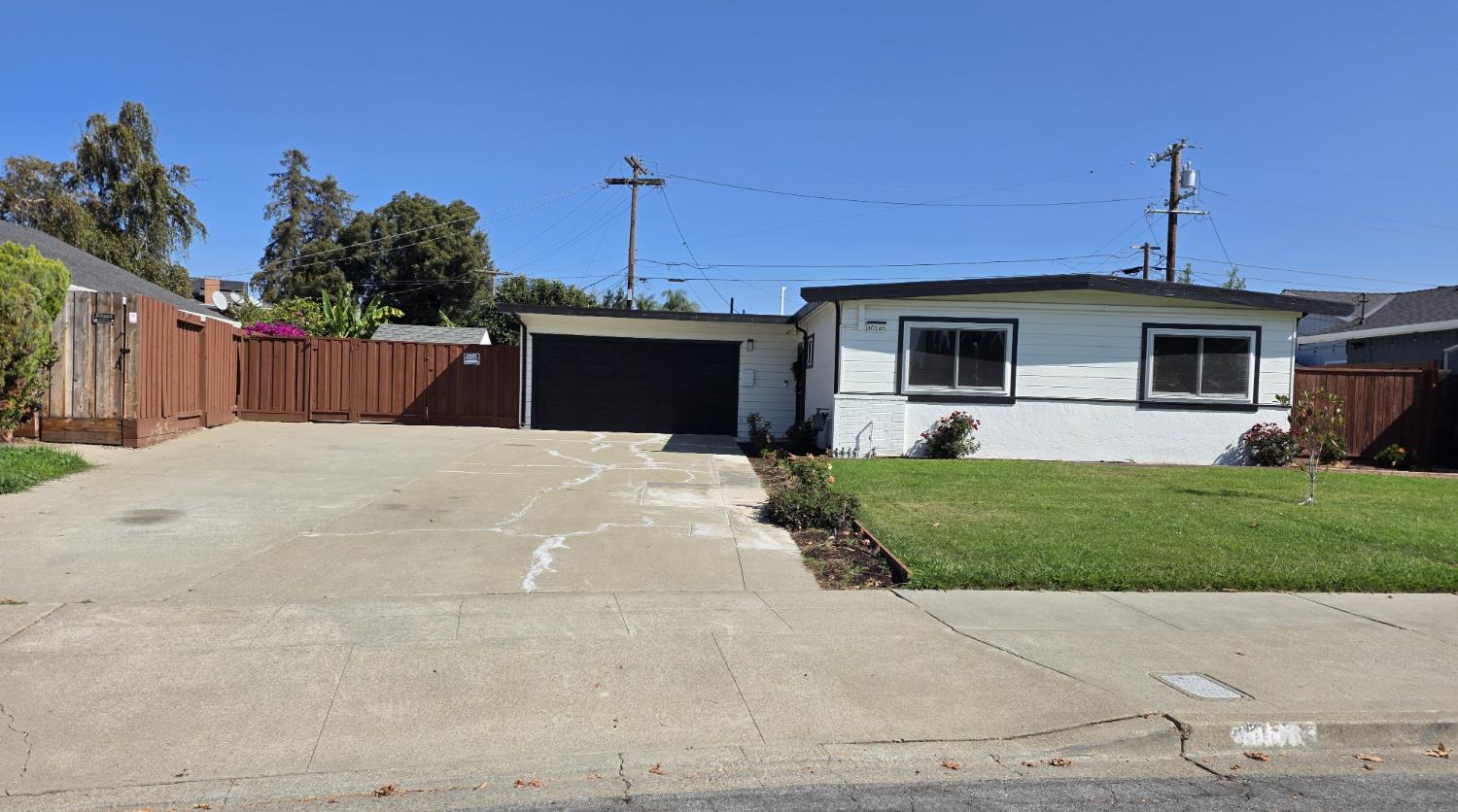 40146 Leslie St — photo