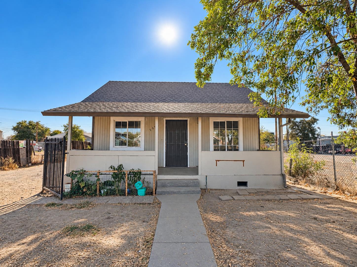 2556 Rio Linda Blvd — photo
