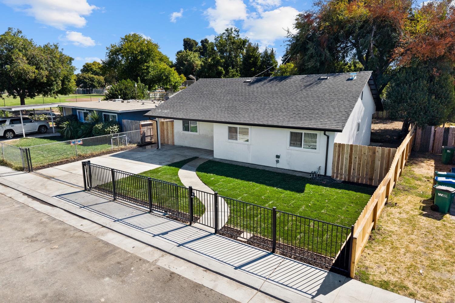 2034 W Monterey Ave — photo