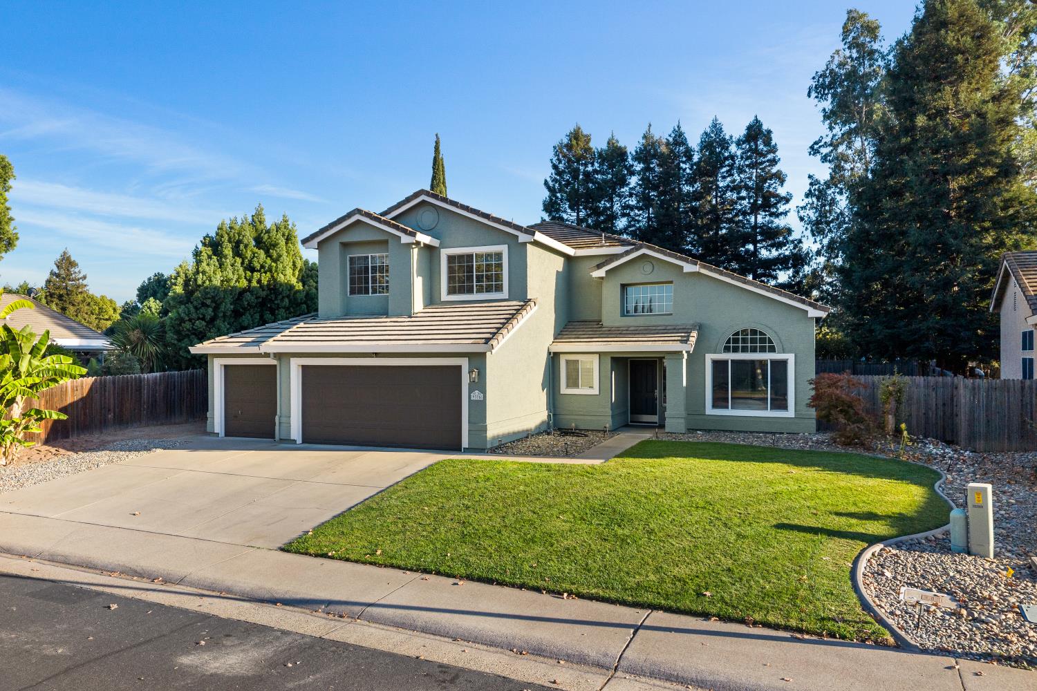 9376 Crowell Dr — photo