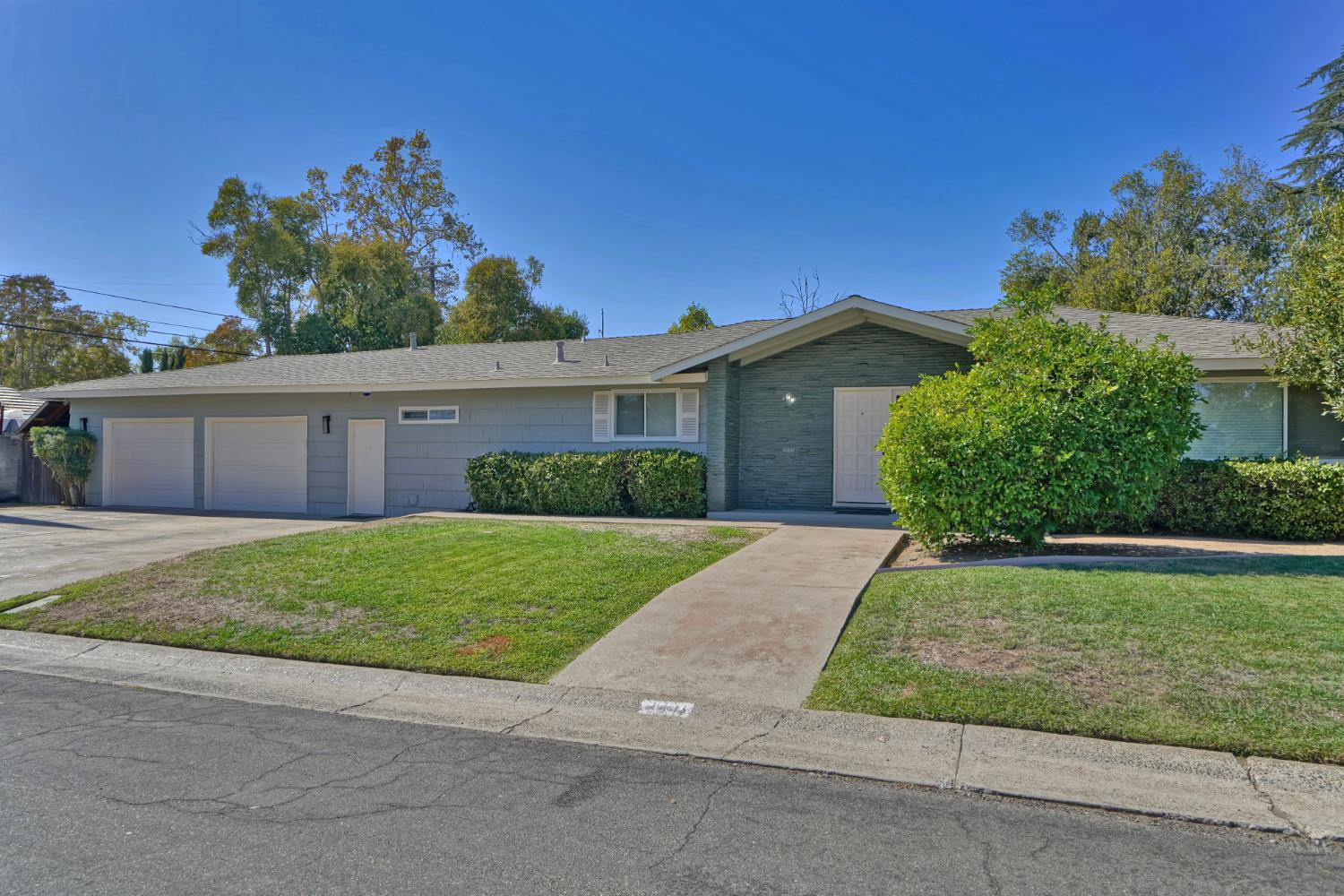 2441 Drayton Dr — photo
