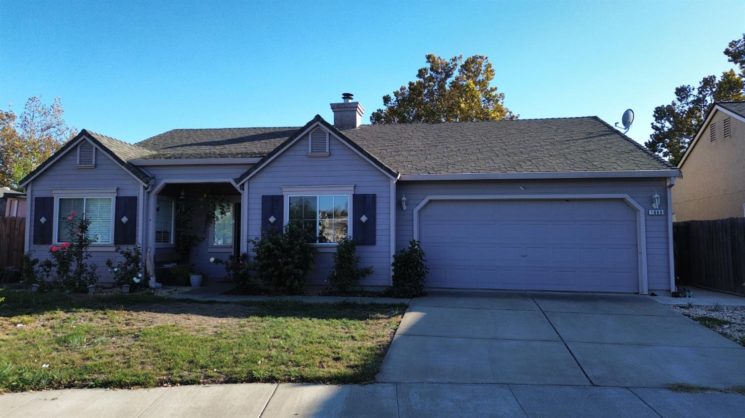 1060 Leake Cir — photo