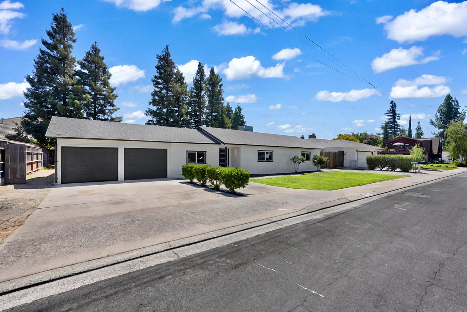 1424 La Salle Dr — photo