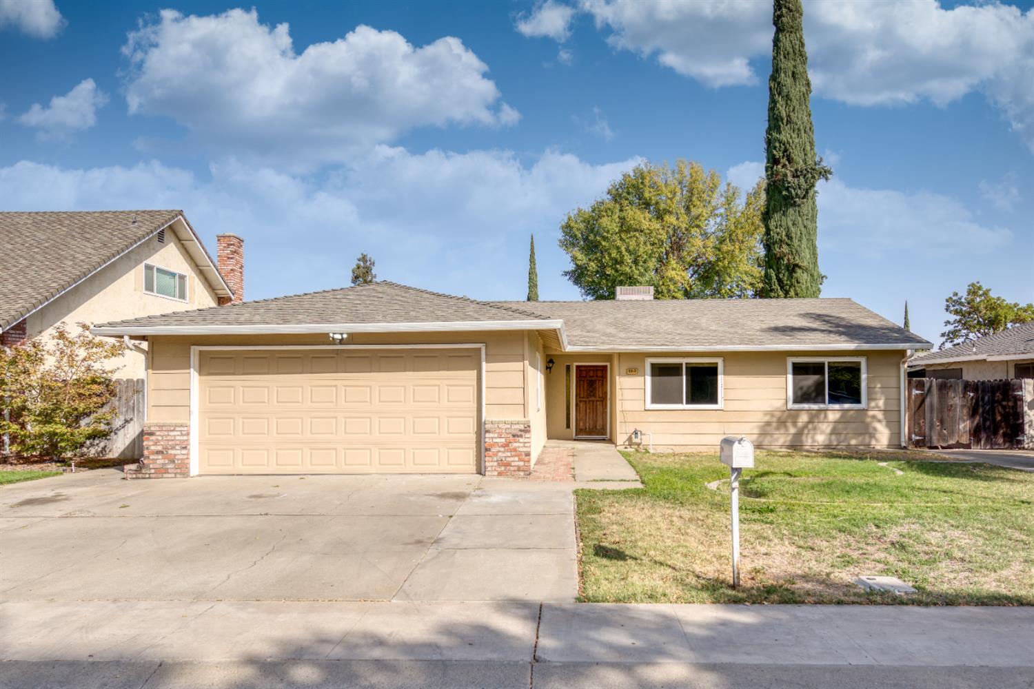 3313 Mesquite Way — photo