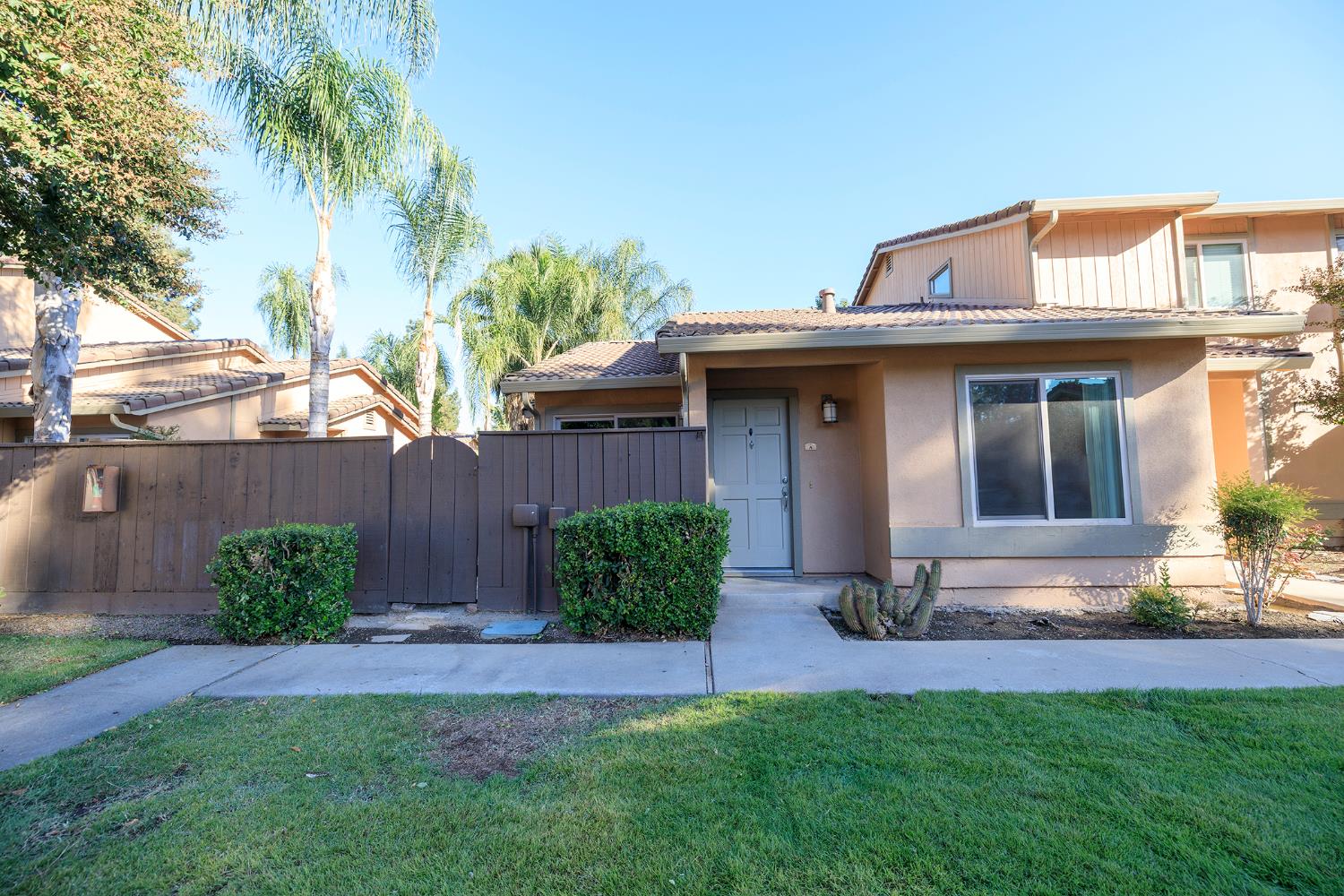 4014 Elmo Loop #a — photo