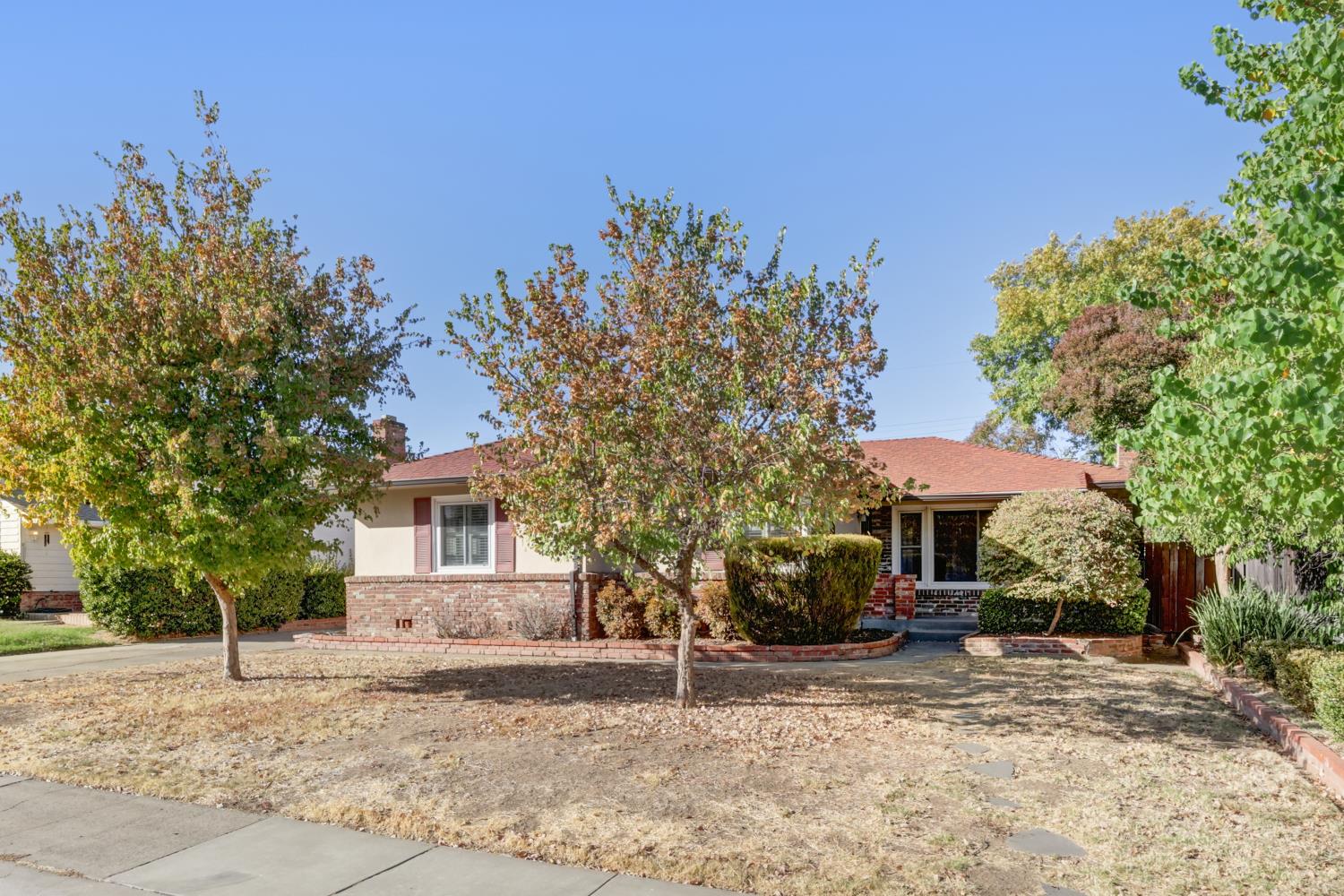 2215 Stover Way — photo