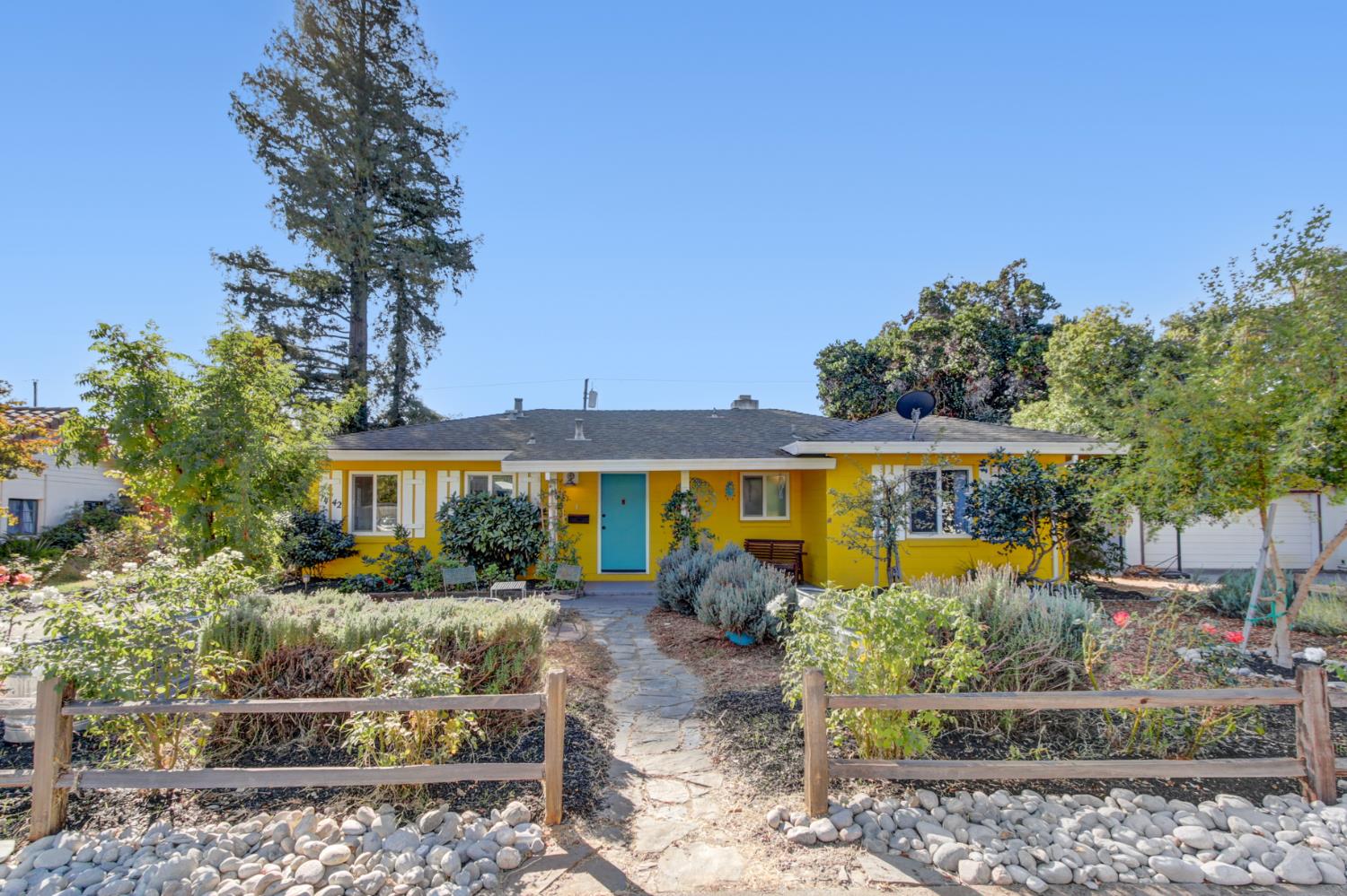 1442 Potrero Way — photo
