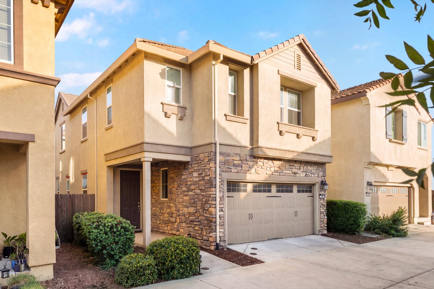 38 Palma Harbour Pl — photo