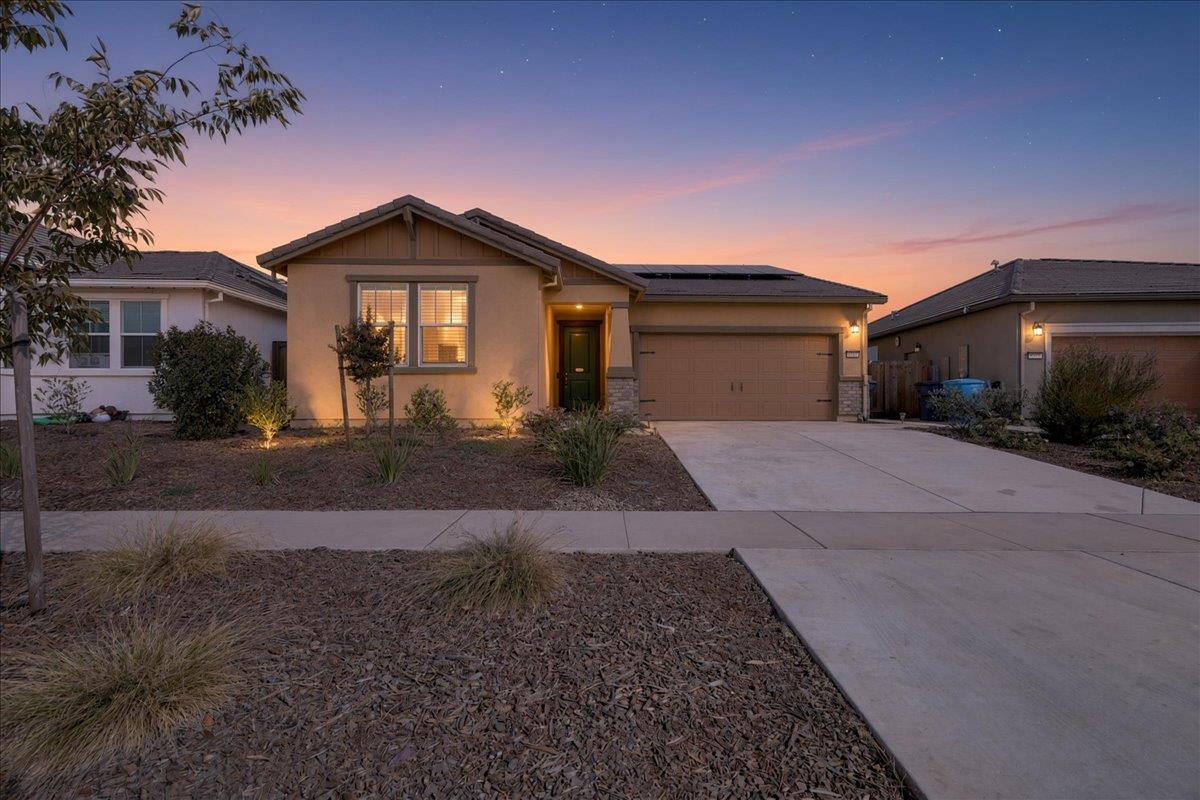 1581 Notting Hill Way — photo